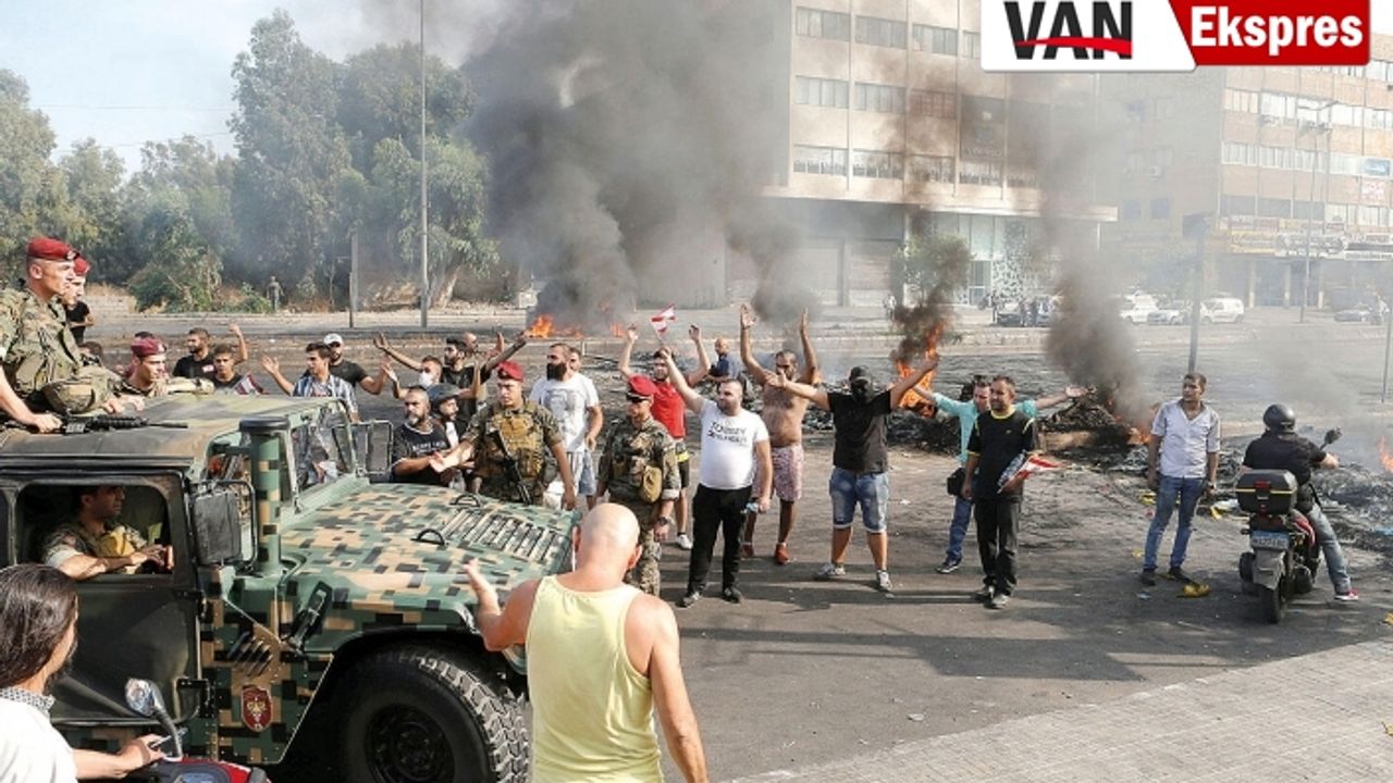 Lübnan'da protestolar: Çatışmada 400 kişi yaralandı