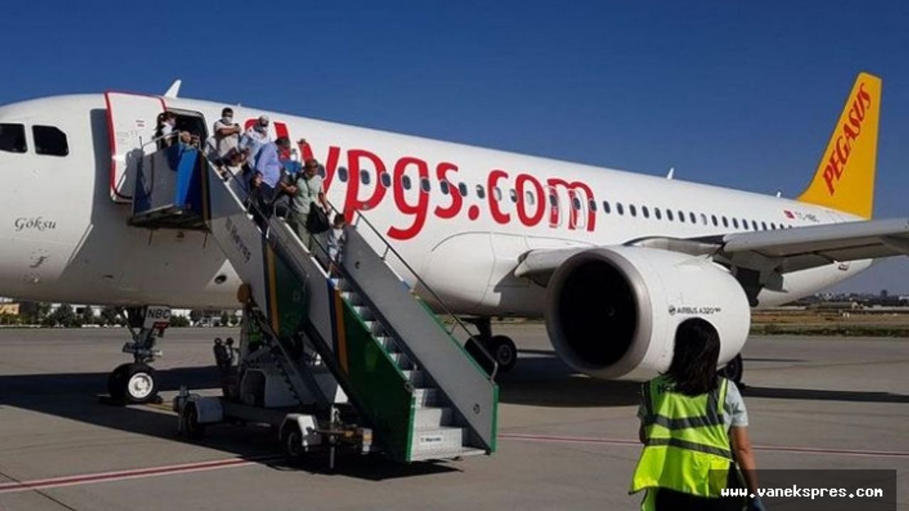 Havaalanında facianın eşiğinden dönüldü 200 yolcu