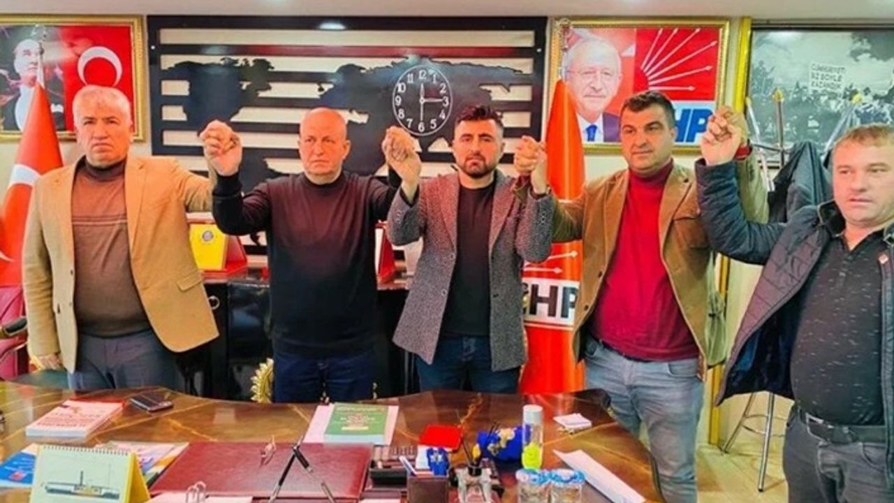 Şırnak’ta AKP ve MHP’li meclis üyeleri O partiye geçti