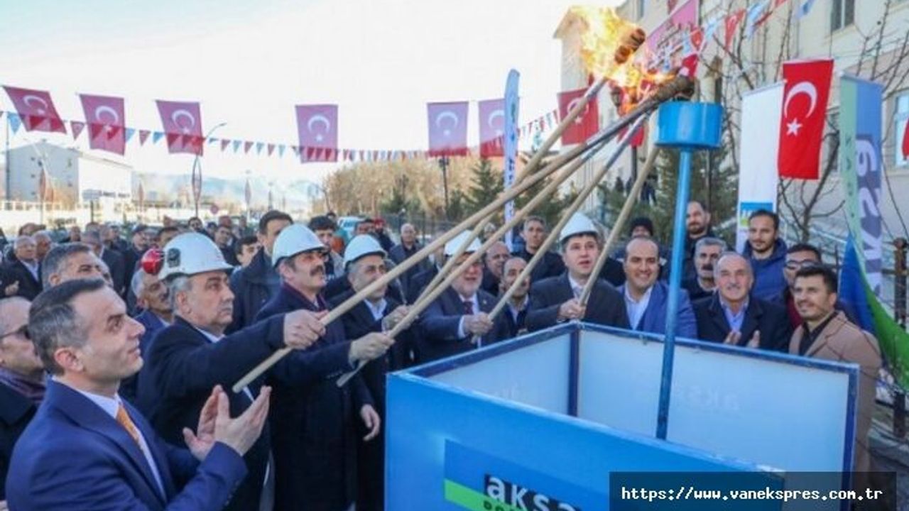 Gürpınar’da ilk doğal gaz ateşi yakıldı