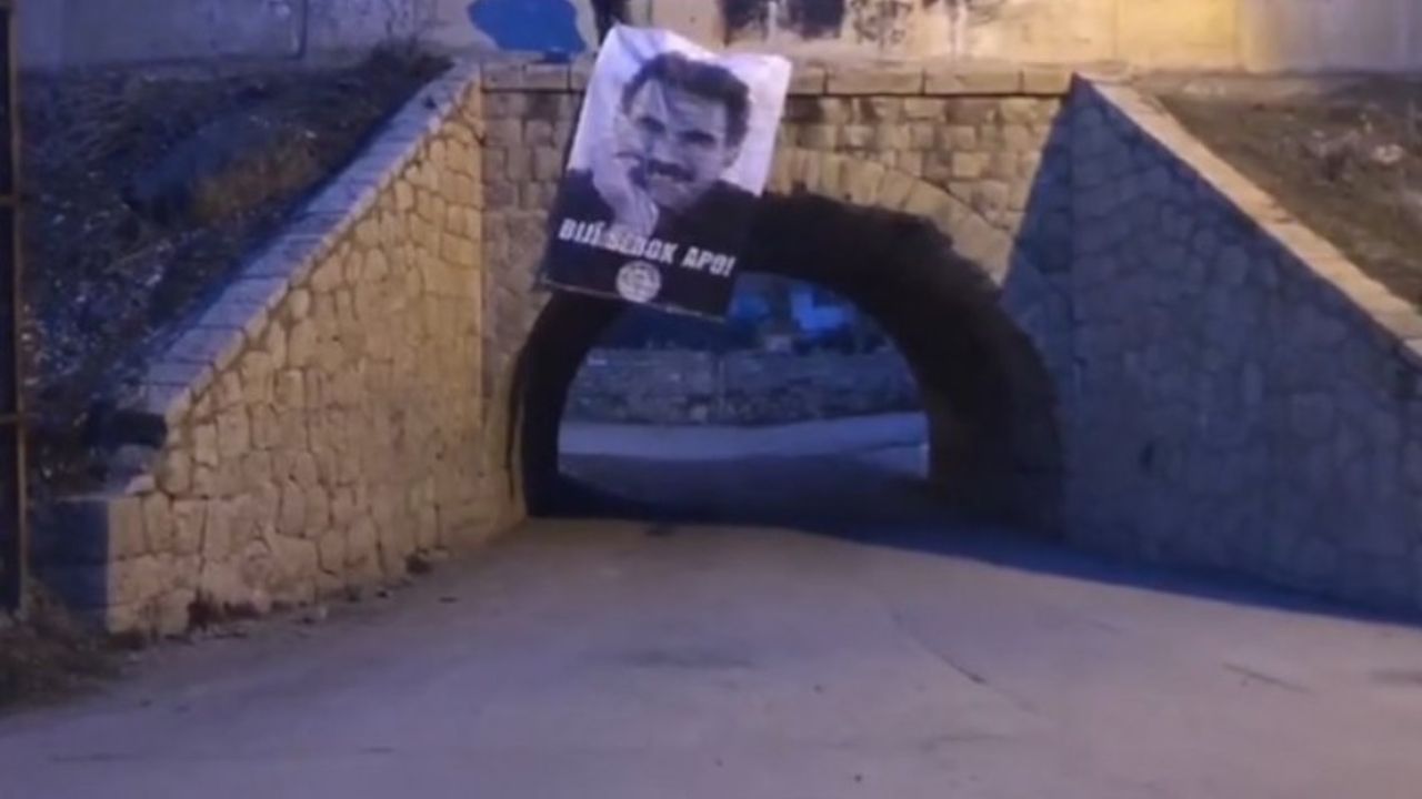 Van'da Abdullah Öcalan’ın dev posteri köprüye asıldı