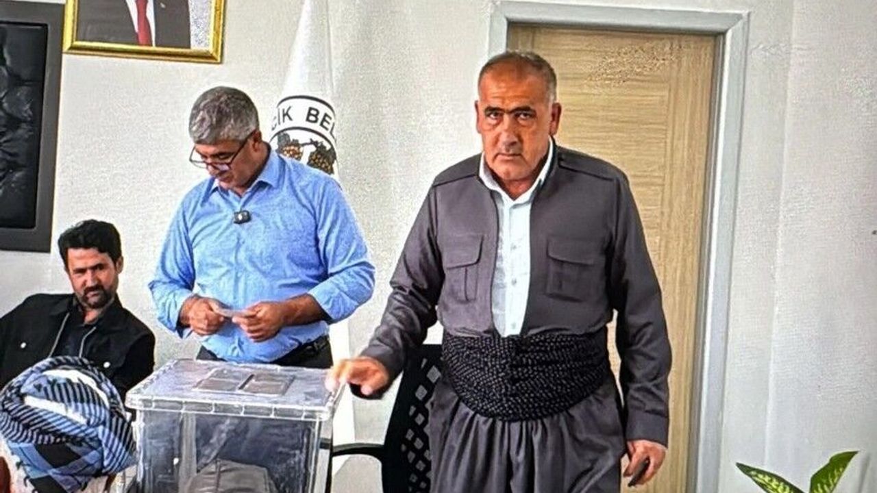 Hakkari Derecik Belediyesi AK Parti’ye Geçti