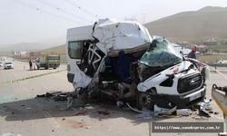 Van'da yolcu minibüsü takla attı: Çok sayıda kişi yaralandı