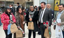 Van'a akın akın geliyorlar! Van TSO çiçeklerle karşıladı