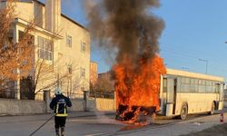 Van’da servis otobüsü alev alev yandı