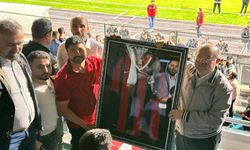 Oktay Ukay’dan Prof. Dr. Hüseyin Çelik’e Anlamlı Forma Jesti