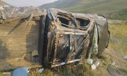 Van'da kamyonet takla attı: 4 personel yaralandı