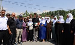 31 yıl sonra tahliye oldu Van'da coşkuyla karşılandı