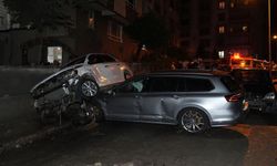 Sağanak ve fırtına etkili oldu: Çok sayıda araç zarar gördü