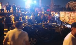 Van'da Tır'ın altına giren araçta: 2 ölü!