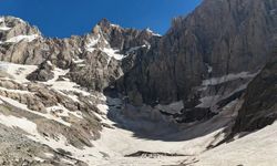 Hakkari Cilo Dağları’ndaki 20 bin yıllık buzullar eriyor