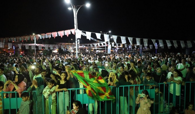Van'da “Duyarlı Toplum, Temiz Van” konserine yoğun ilgi