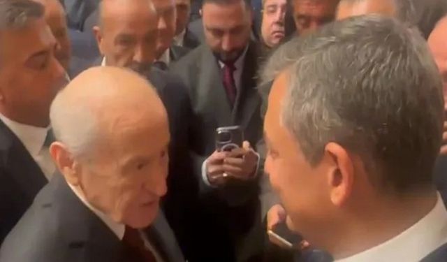 Devlet Bahçeli'nin Özgür Özel ile sohbeti gündem oldu.
