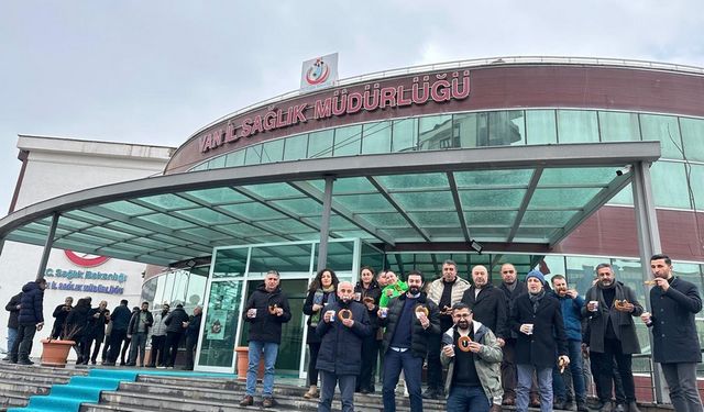 Sağlıkçılar Van ve Mardin’de yemek zammını protesto etti