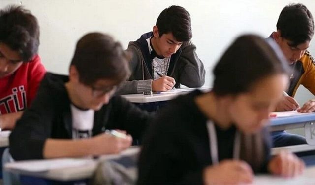 Liselerde yeni dönem resmen başladı...