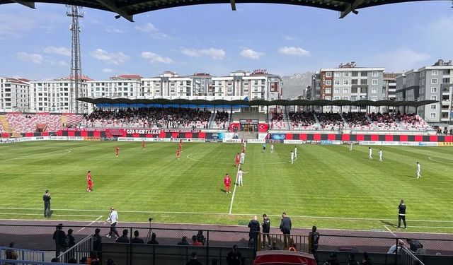 Vanspor sezonu galibiyetle tamamladı, play-off rakibi belli oldu!