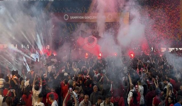 Gençlerbirliği Süper Lig Coşkusunu Eryaman'da Kutladı
