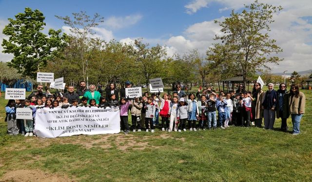Van’da Öğrenciler “İklim Dostu Nesiller” İçin Fidan Dikti