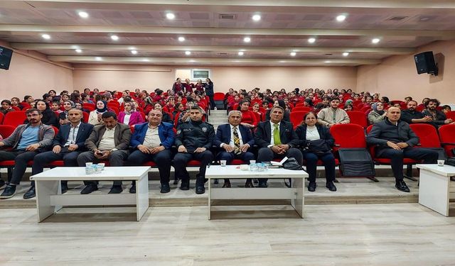Van Büyükşehir Belediyesi, konservatuvar turnesi Bahçesaray'dan başladı