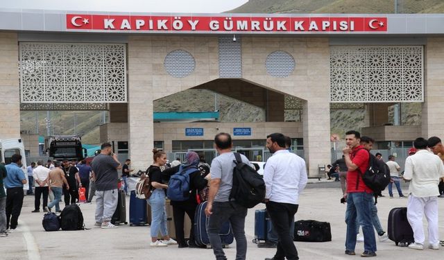 Van'a gelen İranlı turistlerden İsrail’e tepki