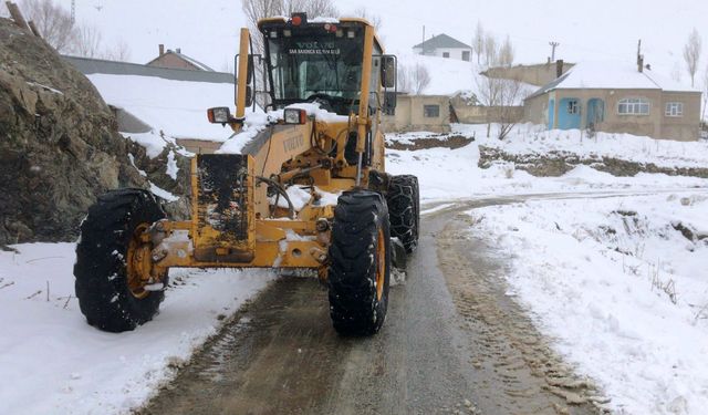 Van’da 216 yerleşim yeri ulaşıma kapandı