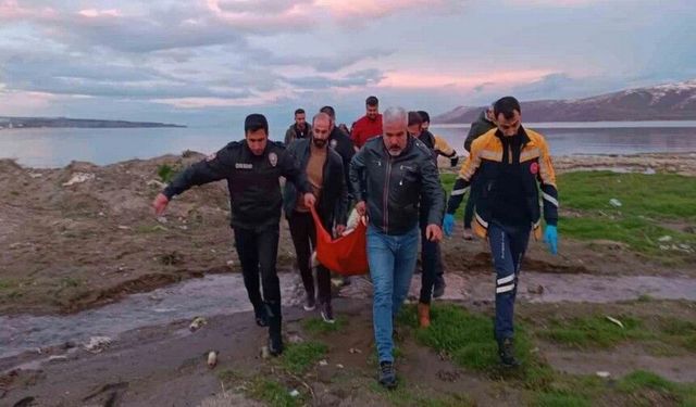 Van Gölü’nde Ölümle Yarış: Ekipler Son Anda Kurtardı
