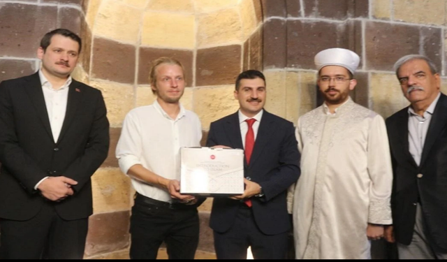 Letonyalı turist Van’da Müslüman oldu