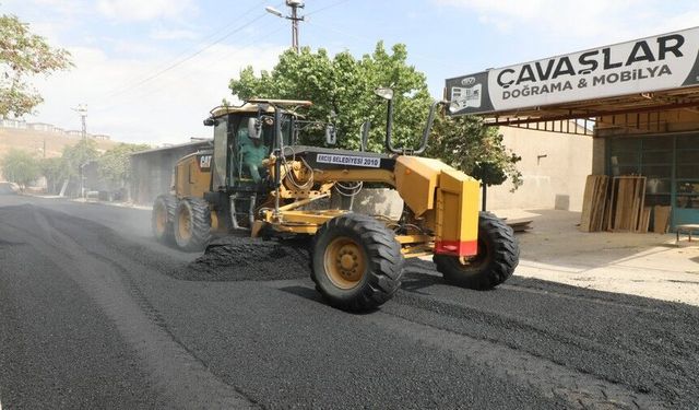 Erciş’te iki noktada ulaşımı rahatlatan yol çalışması