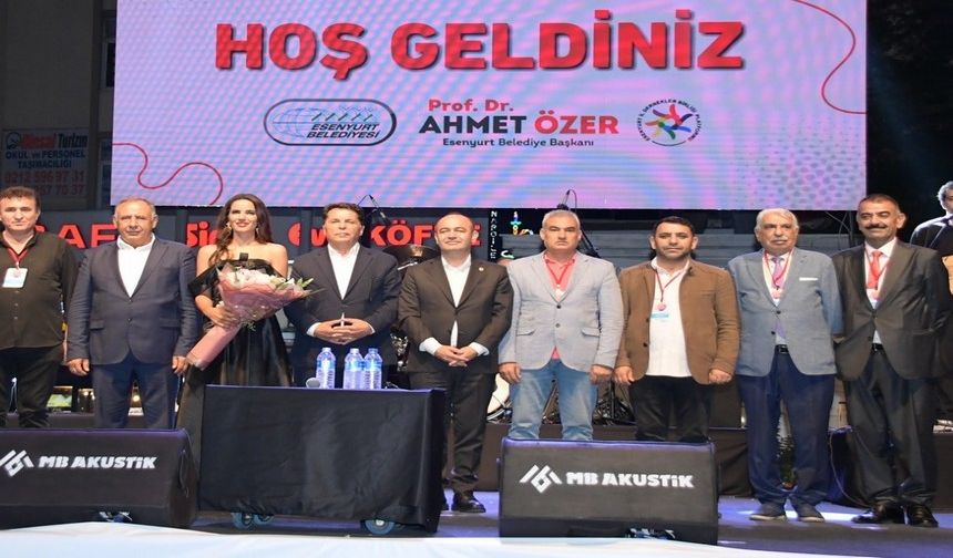 Esenyurt meydanın'da Tara Mamedova rüzgarı: Ahmet Özer ve CHP 'li Karabat'tan 'Batmane' düeti