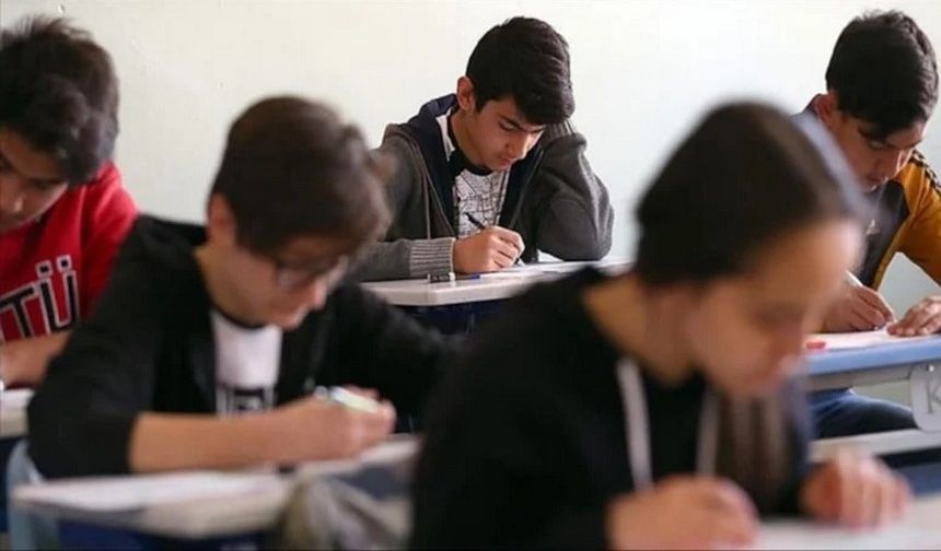Liselerde yeni dönem resmen başladı...