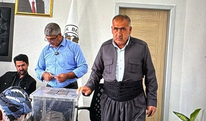 Hakkari Derecik Belediyesi AK Parti’ye Geçti