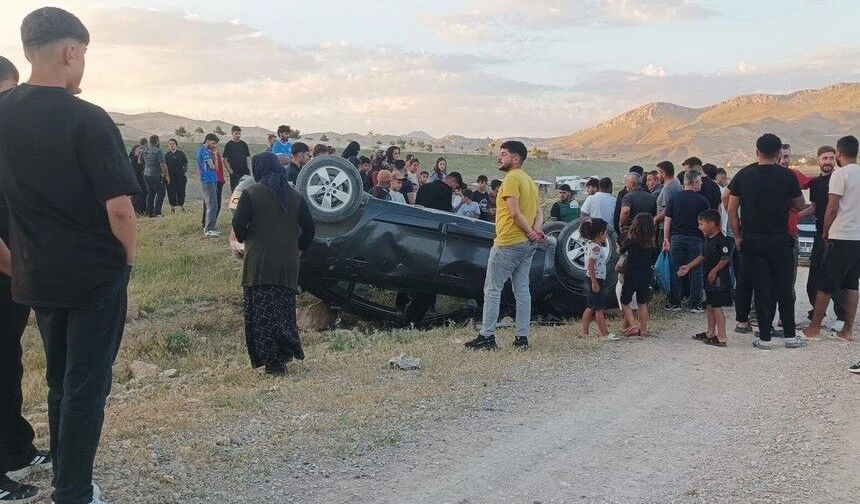 Van'da araç takla attı: 3 kişi yaralandı