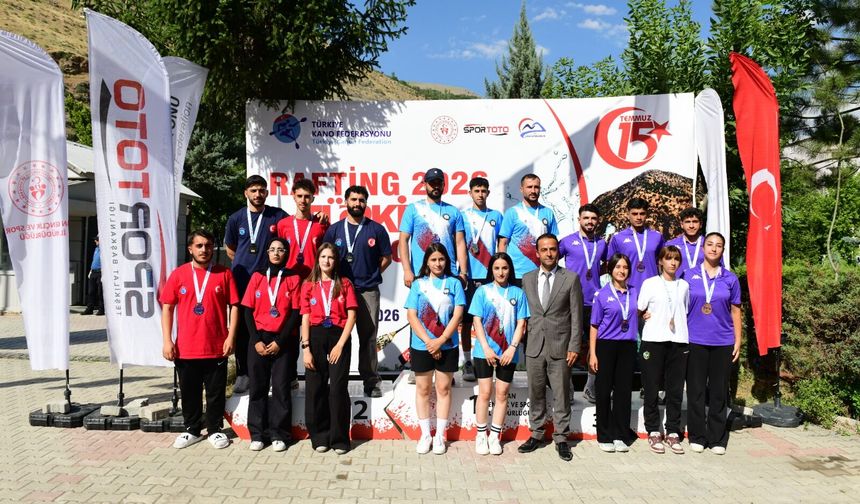 Rafting şampiyonası'nda büyük final Çatak'ta yapıldı