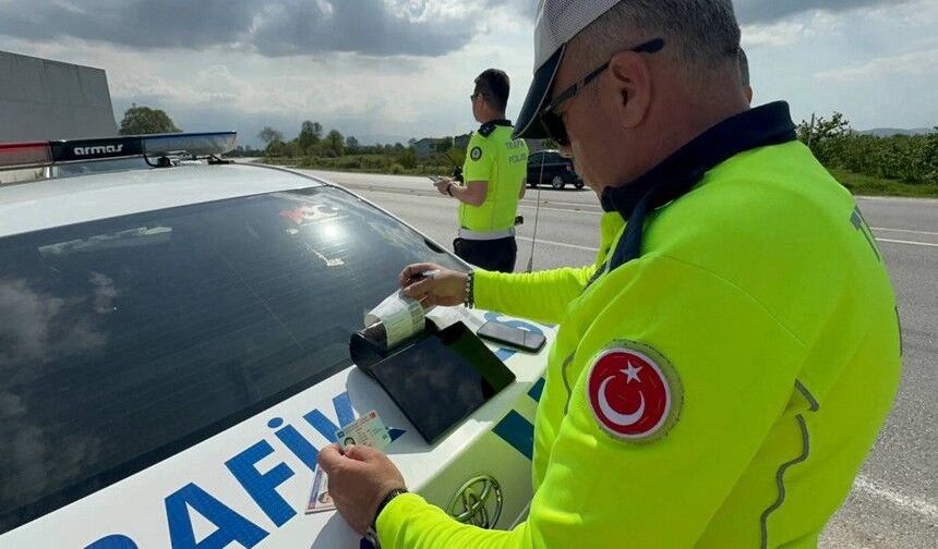 Trafikte peş peşe selektör yapana hapis cezası