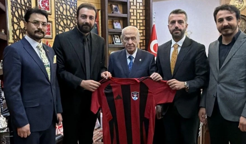 Vanspor Başkanı Devlet Bahçeli’yi ziyaret etti
