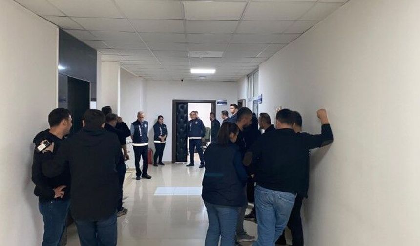 Başkan Yardımcısı DEM Parti'li Meclis üyelerine saldırdı