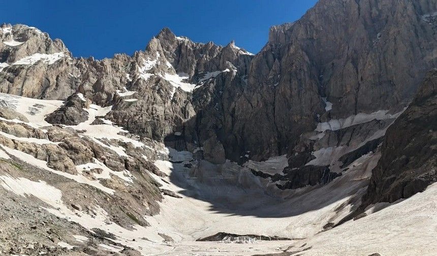 Hakkari Cilo Dağları’ndaki 20 bin yıllık buzullar eriyor