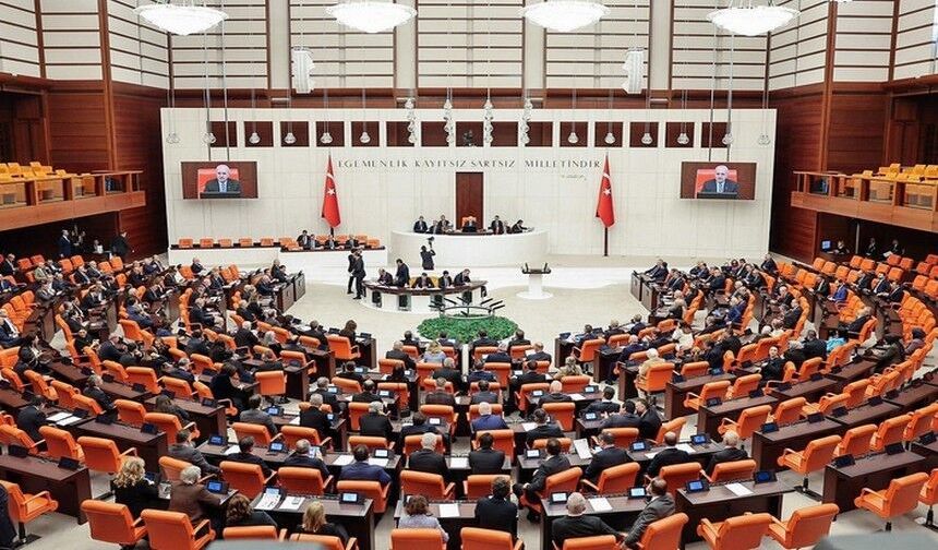 Emekliye yılda 4 kez asgari ücret desteği Meclis'te