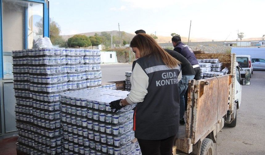 Van’da 860 koli tarihi geçmiş ayrana el konuldu