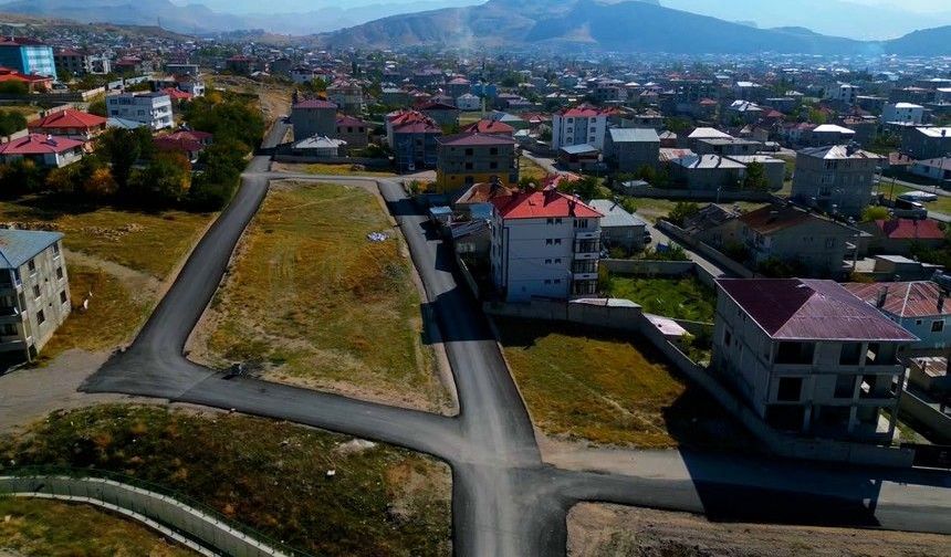 Van Tuşba’da 7 mahallede asfalt çalışması sürüyor