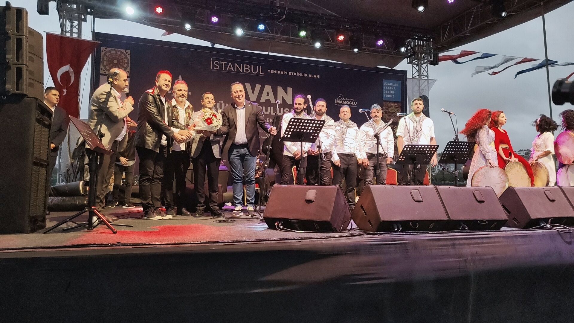 Van tanıtım günlerinin üçüncü gününde hevdeng grubu