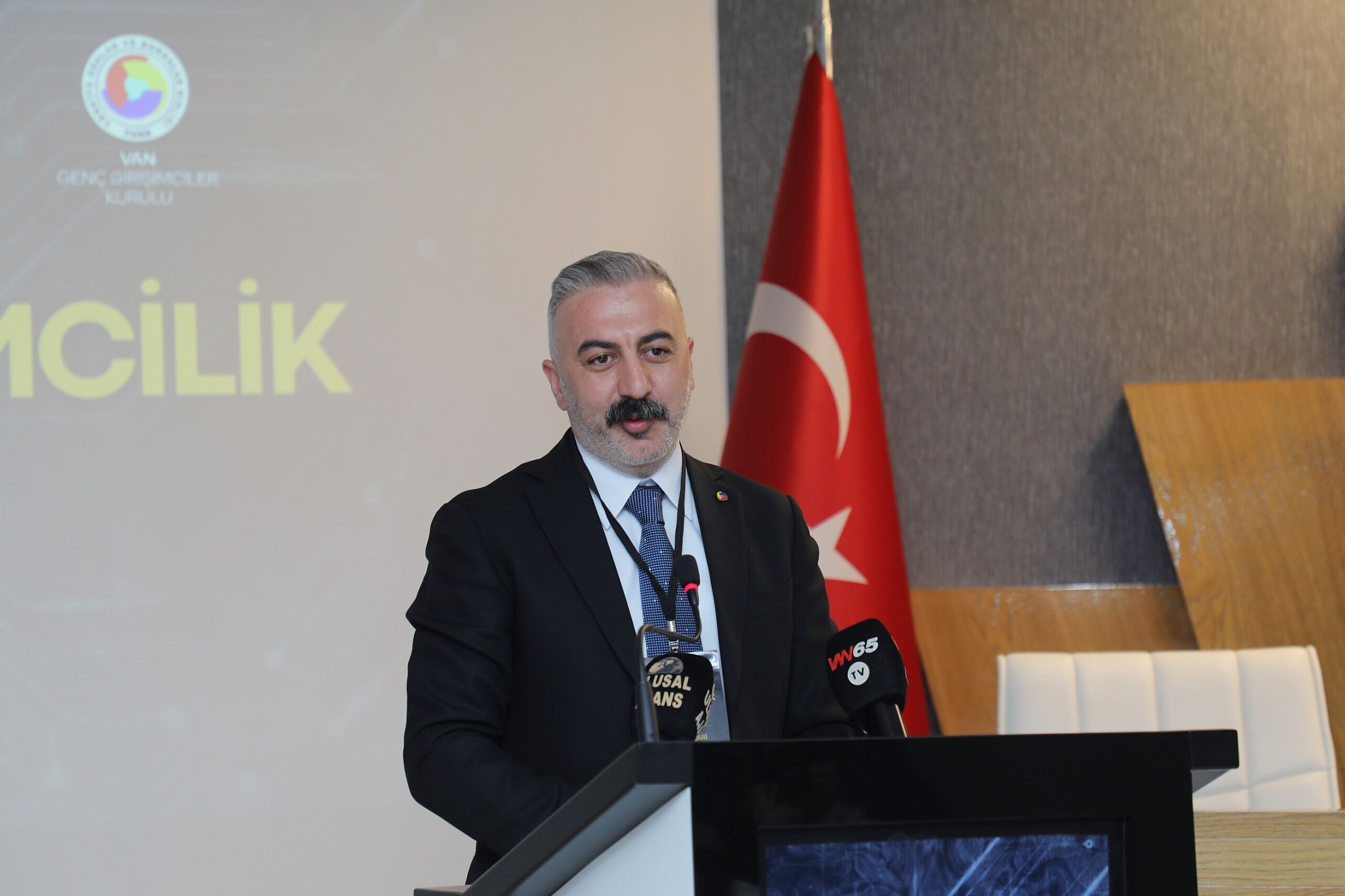 4C7A77Ff F2E2 4D1F Af12 57D60B31B6E7