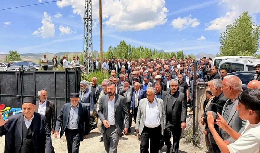 Van'da AK Partili Başkanın Kızının Karıştığı Kaza'da Barış